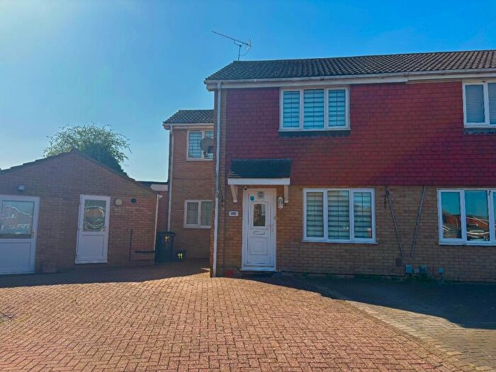 3 Bedroom Semi-Detached House To Rent In Wynndale Close, Swindon, Wiltshire, SN3