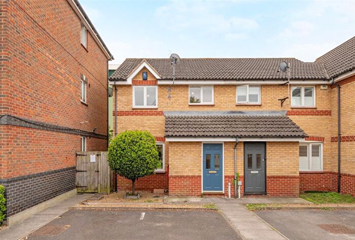 3 Bedroom End Of Terrace House To Rent In Ridgewell Close, Sydenham, SE26