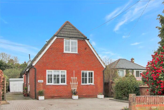 3 Bedroom Detached House For Sale In Shirrell Heath, SO32