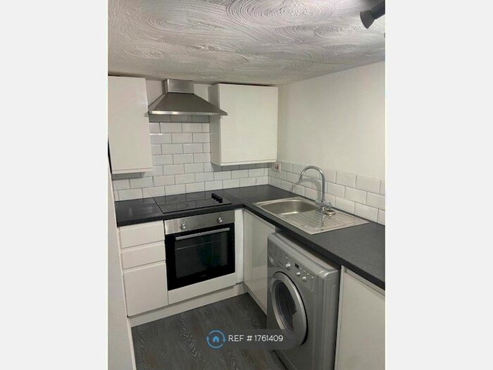 1 Bedroom Flat To Rent In Northen Grove, Manchester, M20