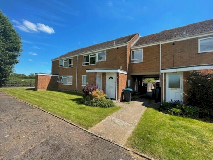 3 Bedroom Flat To Rent In Fox Close, Hailey, OX29
