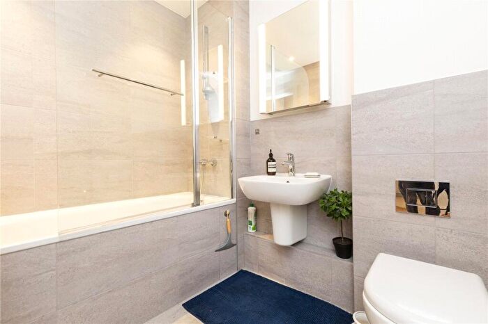 2 Bedroom Apartment To Rent In Esther Anne Place, London, N1