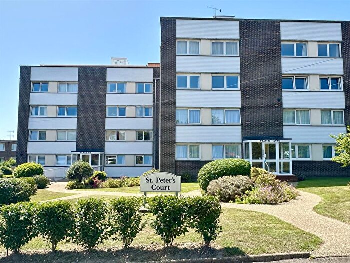 2 Bedroom Flat For Sale In De La Warr Road, Bexhill-On-Sea, TN40