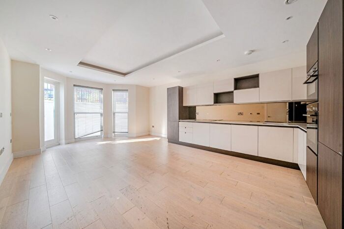 3 Bedroom Flat For Sale In Oak Hill Road, Surbiton, Surrey, KT6