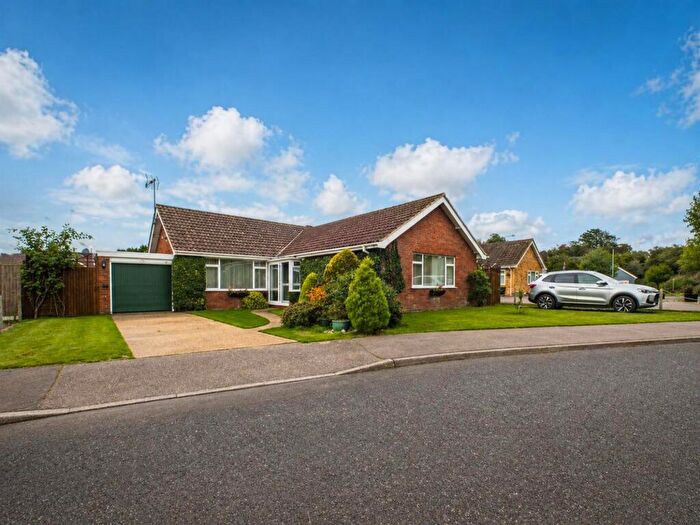 3 Bedroom Detached Bungalow For Sale In Warren Drive, Mundesley, NR11