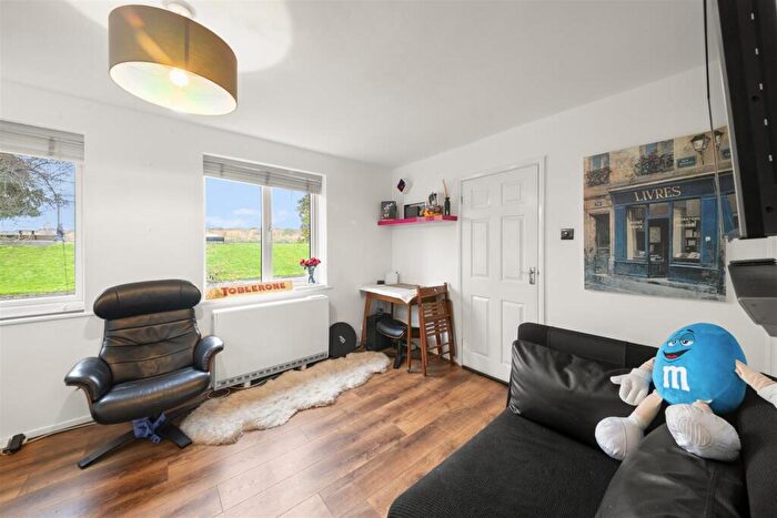 1 Bedroom Maisonette For Sale In Abercorn Grove, Ruislip, HA4
