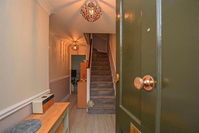 2 Bedroom Cottage For Sale In Thorndon Park, Ingrave, Brentwood, CM13