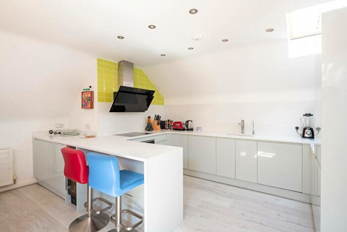 2 Bedroom Flat To Rent In Elizabeth House, Locks Hill, SS4