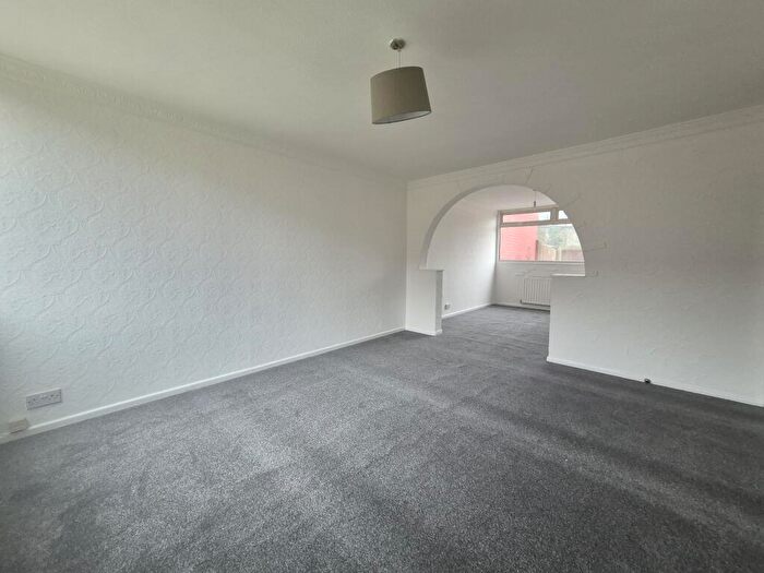 3 Bedroom House To Rent In Deptford Crescent, NG6