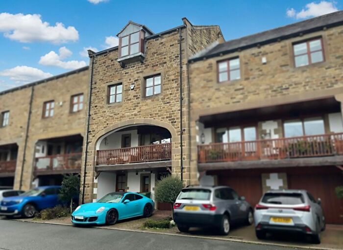 4 Bedroom Character Property For Sale In The Old Wheel House, The Maltings, Gynn Lane, Honley, HD9