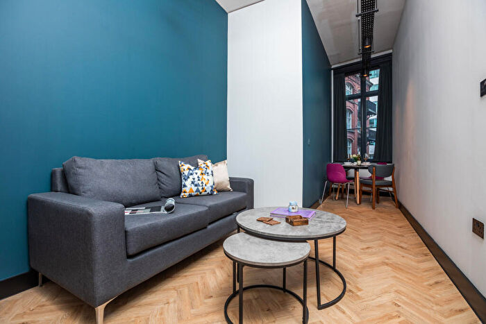 2 Bedroom Apartment To Rent In Apt, Waterloo Street #, M1