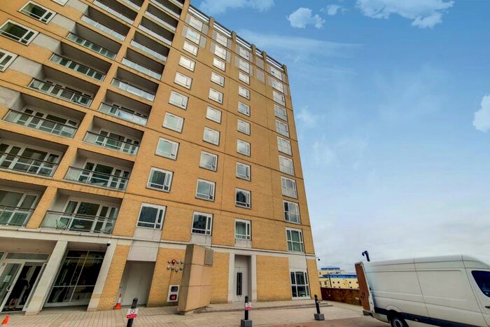 2 Bedroom Flat To Rent In Circus Apartments, Canary Wharf, London, E14
