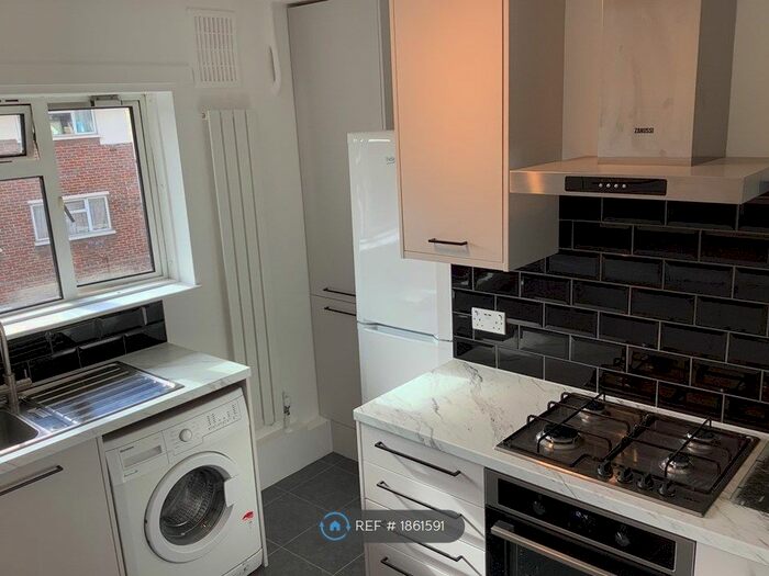 3 Bedroom Flat To Rent In Kelland Close, London, N8