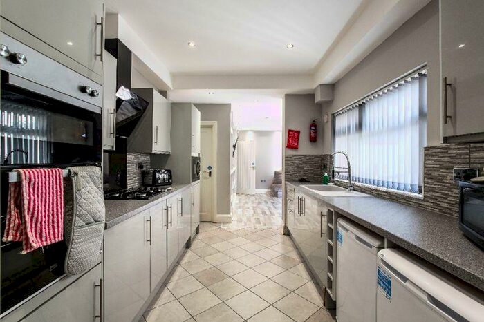 6 Bedroom Terraced House To Rent In Albert Edward Road, Liverpool - St August / Academic Year, L7