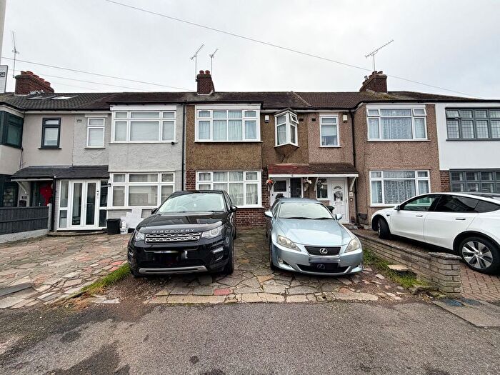4 Bedroom Terraced House To Rent In Beechfield Gardens, Romford, RM7