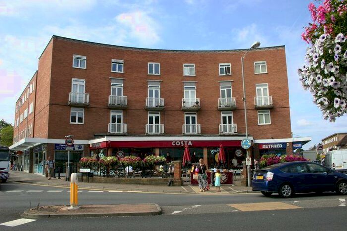 3 Bedroom Flat To Rent In Burkes Road, Beaconsfield, HP9