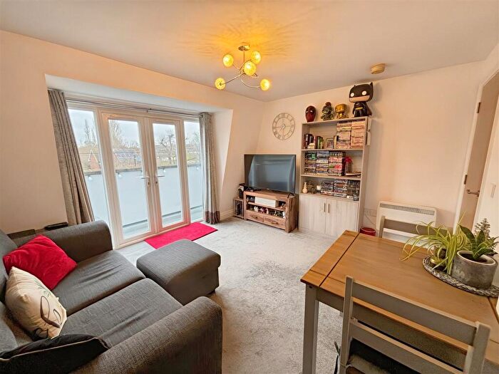2 Bedroom Flat For Sale In Rayleigh Road, Hutton, Brentwood, CM13