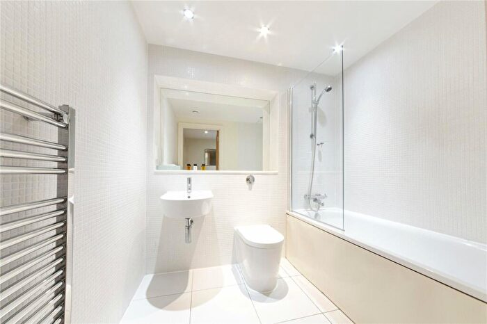 1 Bedroom Apartment To Rent In Lanterns Way, London, E14