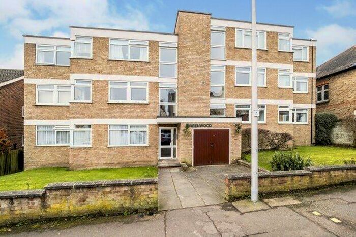 1 Bedroom Flat To Rent In Grange Avenue, Woodford Green, IG8