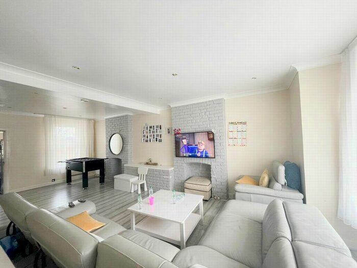 3 Bedroom Semi-Detached House To Rent In Mayfield Road, Enfield, EN3