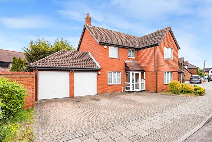 4 Bedroom Detached House For Sale In Maple Leaf Drive, Sidcup, DA15