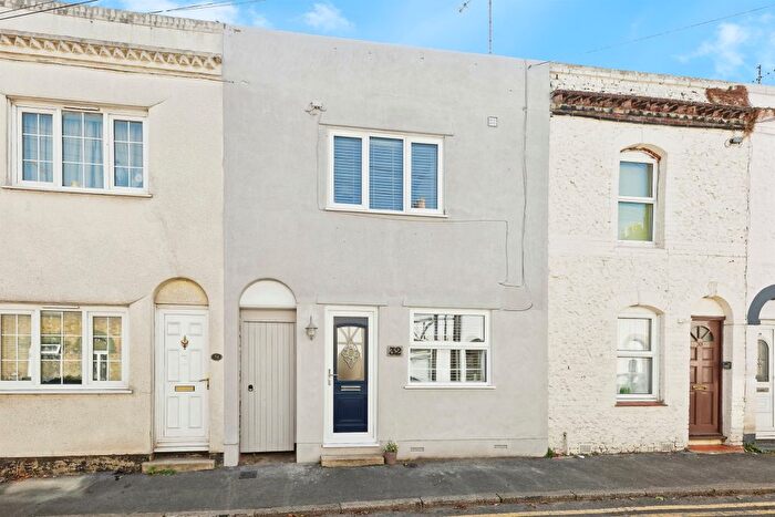 3 Bedroom Terraced House For Sale In Westgate Road, Faversham, ME13