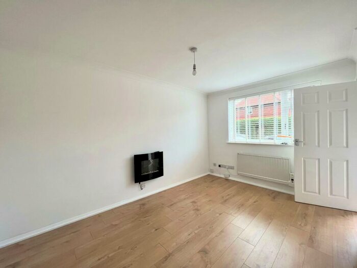 2 Bedroom Semi-Detached House To Rent In Bunting Street, Dunkirk, NG7