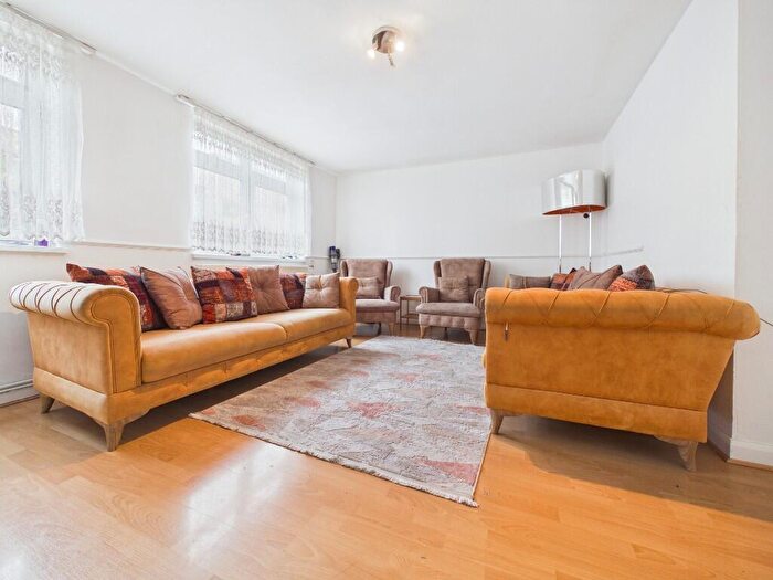 2 Bedroom Duplex For Sale In Glengarnock Avenue, London, E14