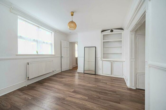 1 Bedroom Flat To Rent In High Road Leyton, Leyton, London, E10