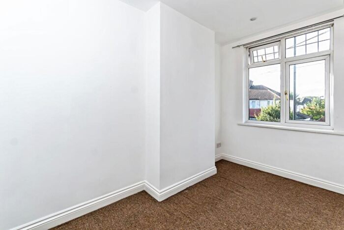 2 Bedroom Flat For Sale In Galpins Road, Thornton Heath, CR7