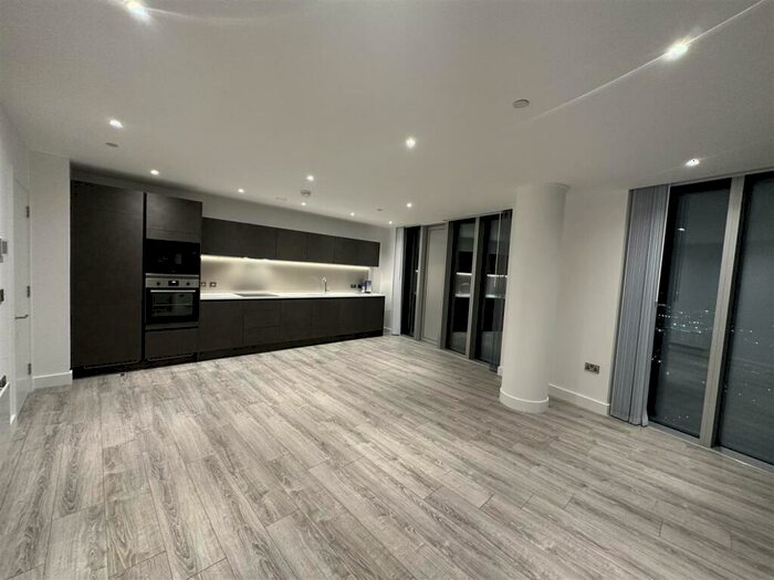 3 Bedroom Flat To Rent In London, SW11