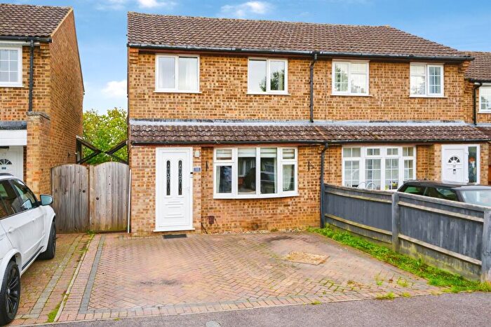 3 Bedroom Semi-Detached House For Sale In Avon Crescent, Bicester, OX26