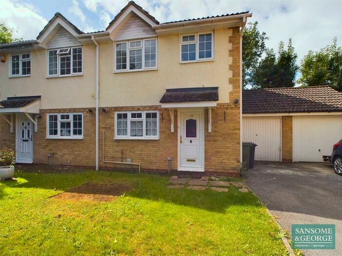 3 Bedroom Semi-Detached House To Rent In Summerfields, Chineham, Basingstoke, Hampshire, RG24