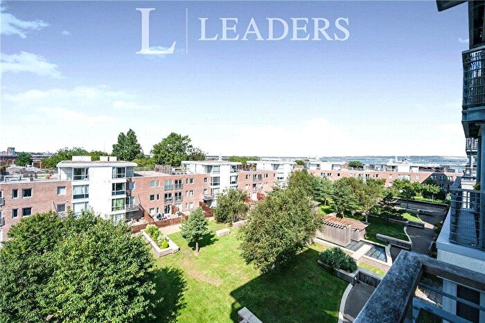 2 Bedroom Apartment For Sale In Cross Street, Portsmouth, Hampshire, PO1