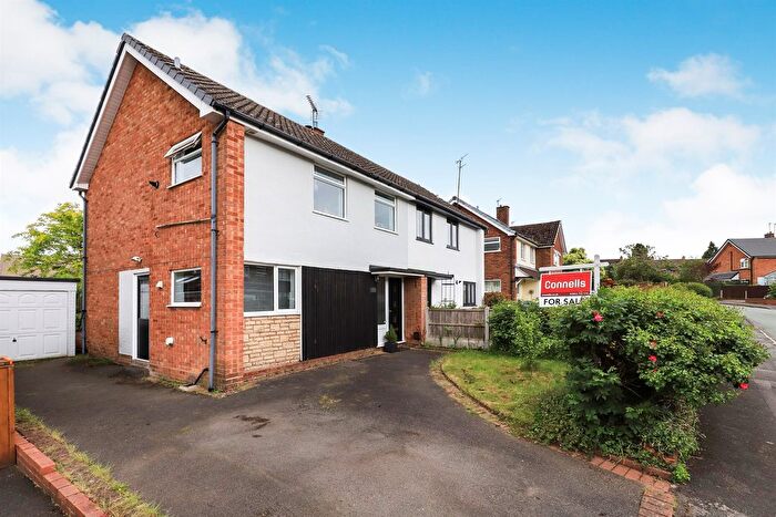 3 Bedroom Semi-Detached House For Sale In Glendale Drive, Wombourne, Wolverhampton, WV5