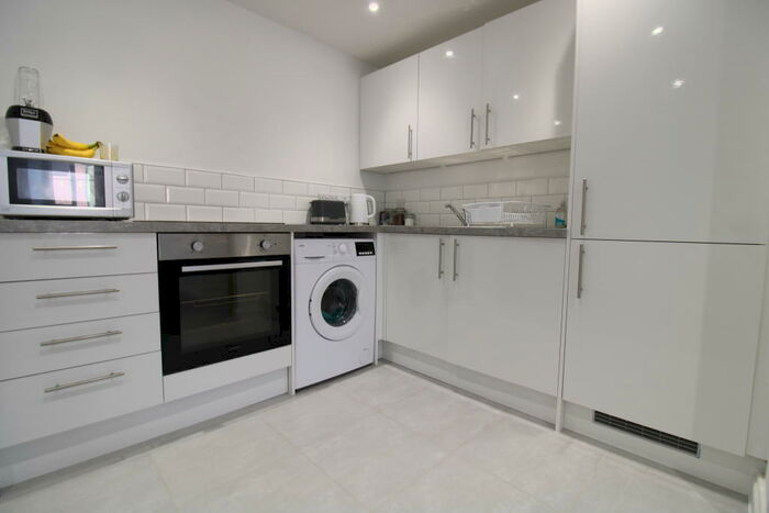 2 Bedroom Apartment To Rent In Station Road, Park Gate, SO31