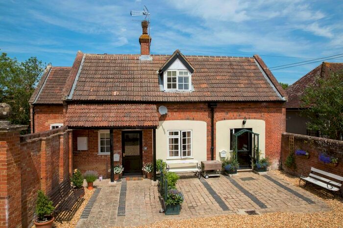 4 Bedroom Semi-Detached House To Rent In Worton, Devizes, SN10
