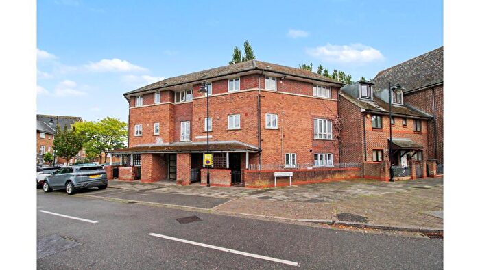 1 Bedroom Flat For Sale In Greenham Crescent, Chingford, London, E4