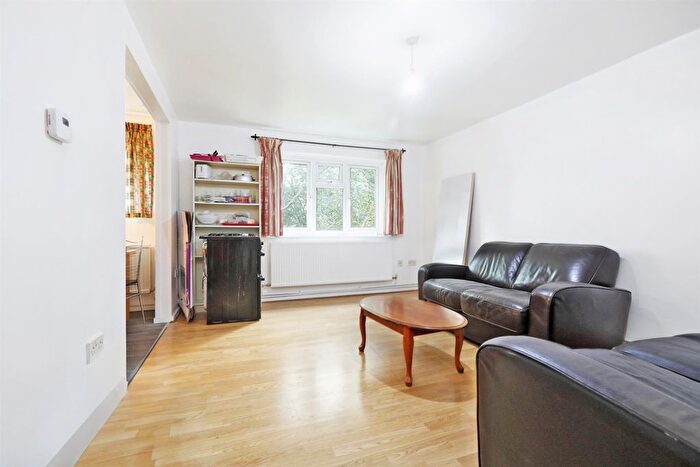 2 Bedroom Flat To Rent In Rockingham Street, London, SE1