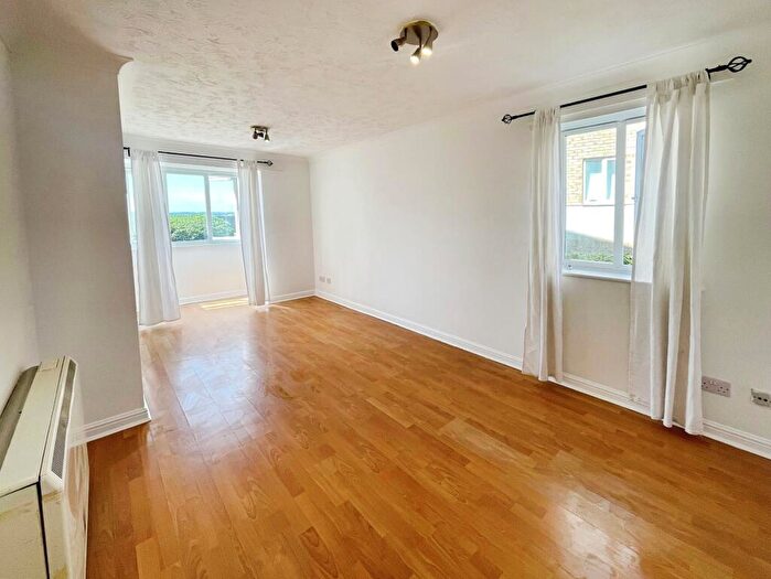 2 Bedroom Flat To Rent In St Leonards Close, Grays, RM17