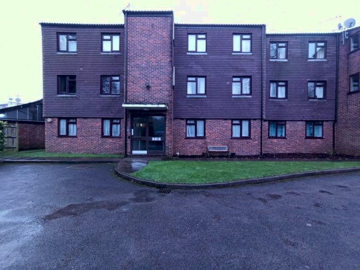 2 Bedroom Flat To Rent In Whitchurch Lane, Canons Park, Edgware, HA8