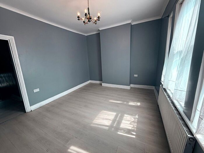 2 Bedroom Flat To Rent In Ilford, IG1