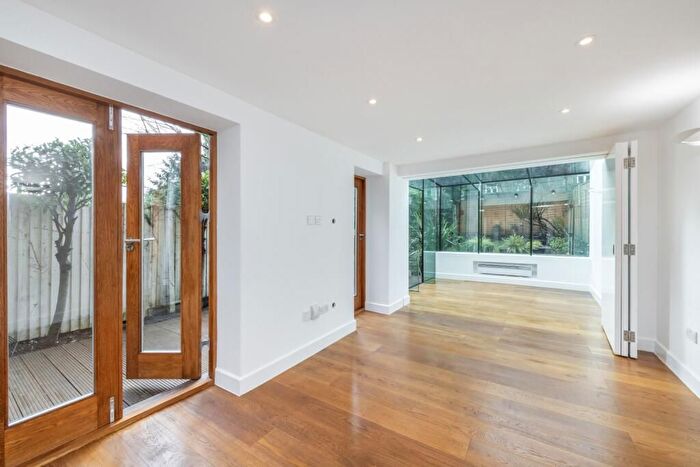 2 Bedroom Flat To Rent In Denning Road, Hampstead, London, NW3