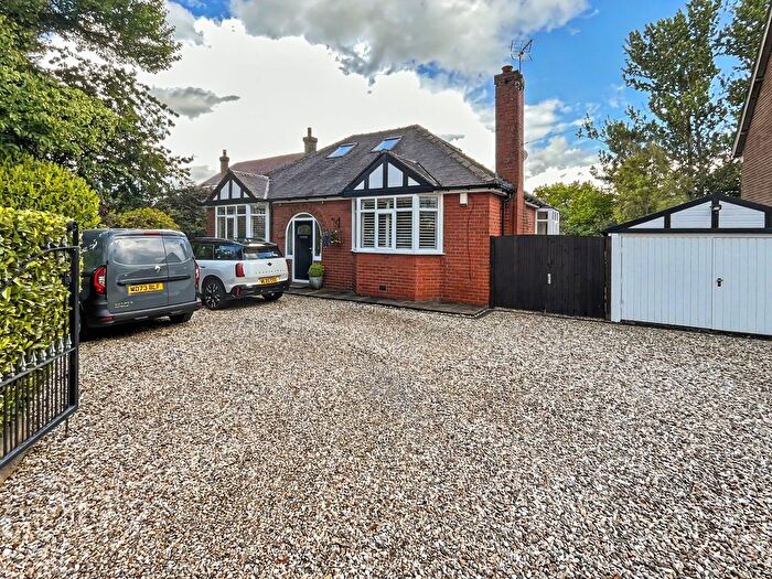 4 Bedroom Bungalow For Sale In Bolton Road, Bury, BL8