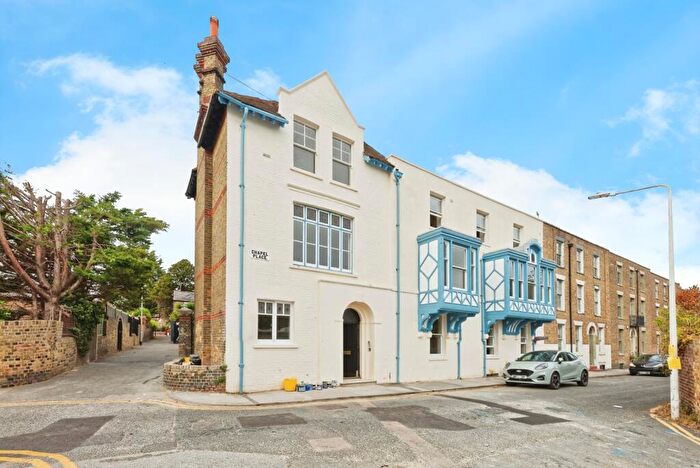 2 Bedroom Flat For Sale In Chapel Place, Ramsgate, CT11