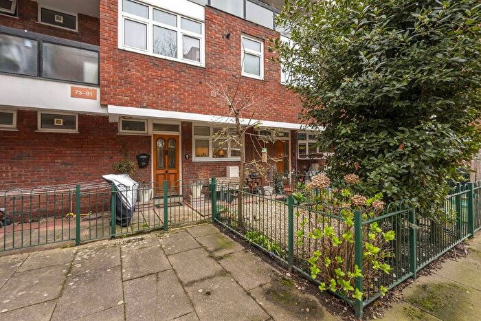 3 Bedroom Flat For Sale In Woking Close, Putney, London, SW15