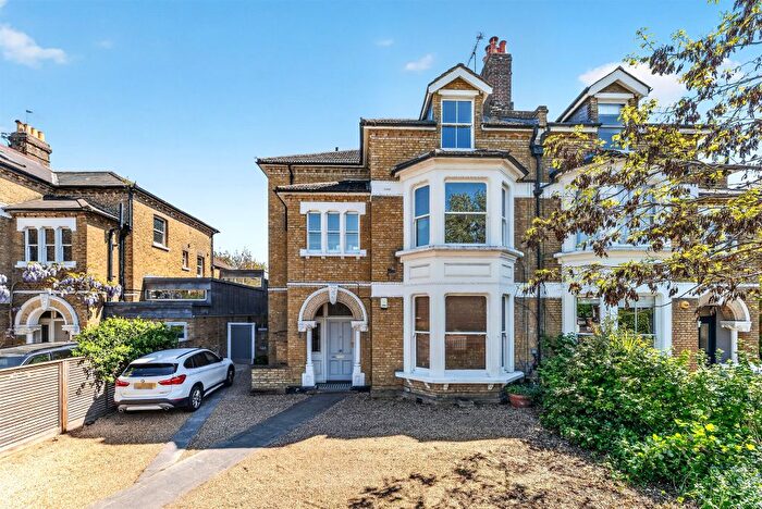 2 Bedroom Flat For Sale In Earlsfield Road, London, SW18