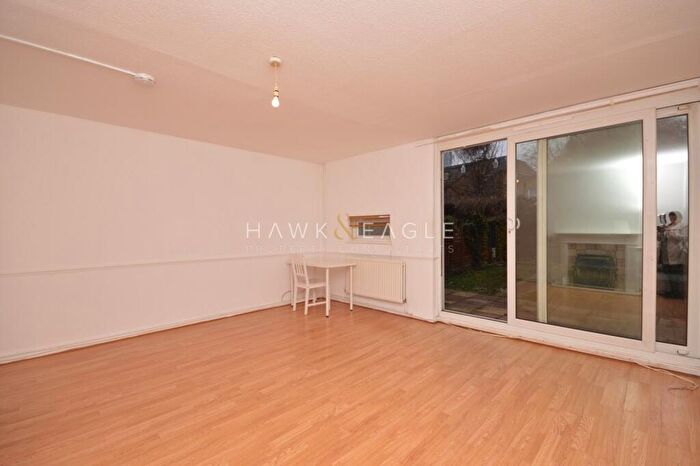 3 Bedroom Maisonette To Rent In Cottage Street, London, Greater London., E14