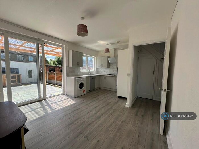 4 Bedroom Terraced House To Rent In Chigwell Road, Woodford Green, IG8