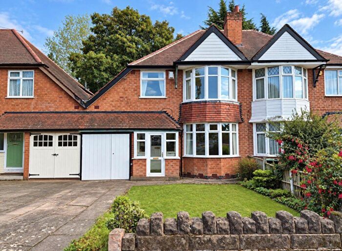 3 Bedroom Semi-Detached House For Sale In Warren Hill Road, Kingstanding, Birmingham, B44